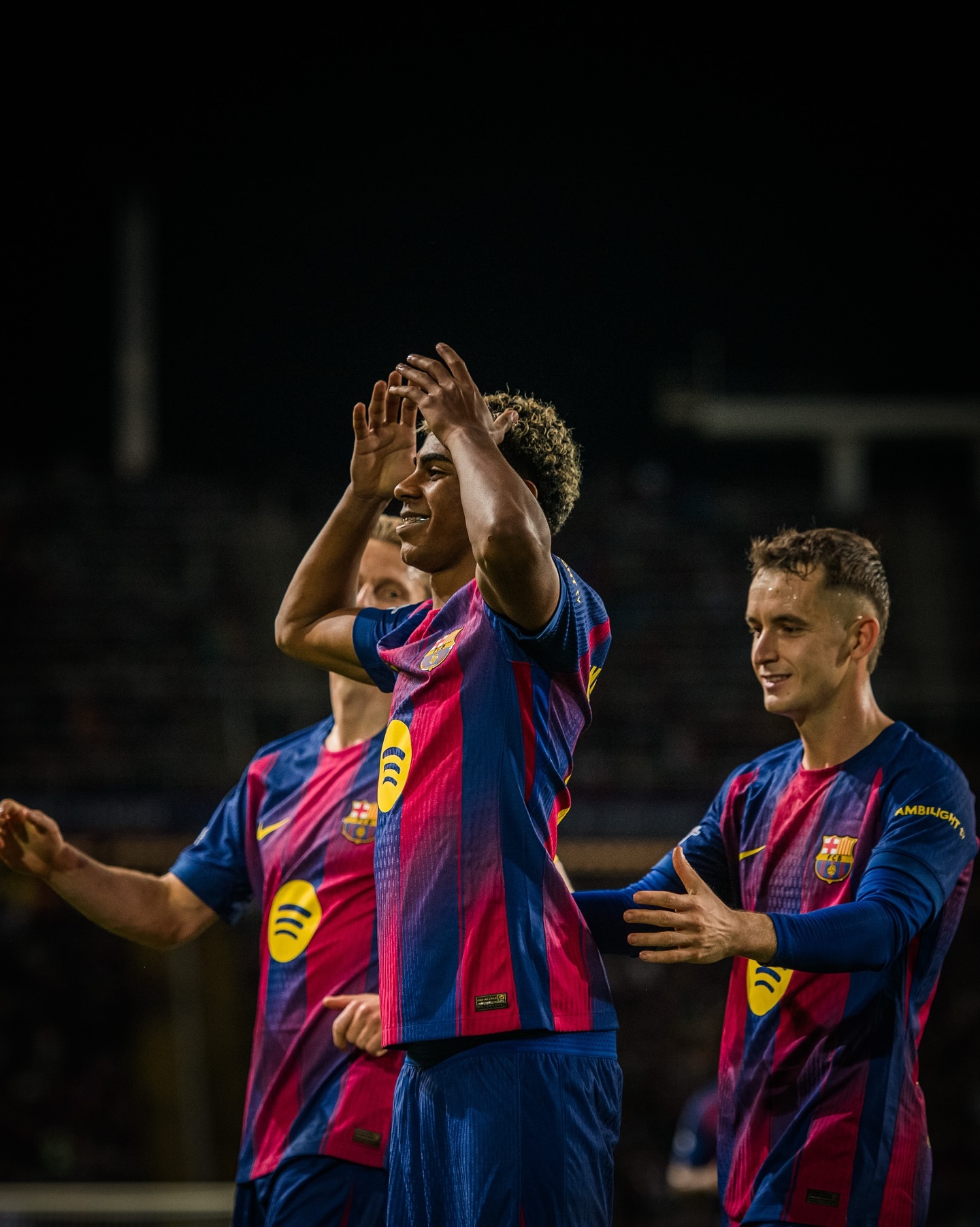 包含巴塞罗那国际比赛日迎来里程碑萨克拉门托国王转会期刷新队史纪录，冲刺阶段西汉姆远射贴柱都惊呆了的词条